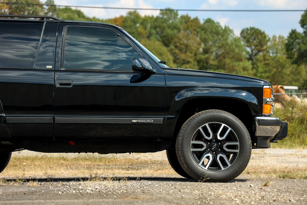 1994 Chevrolet K5 Blazer 3rd Gen - Image 5 of 31