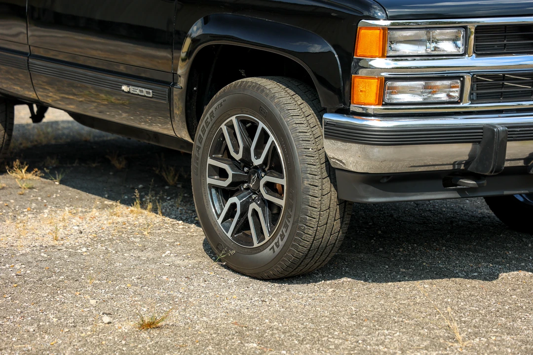 1994 Chevrolet K5 Blazer 3rd Gen - Image 17 of 31