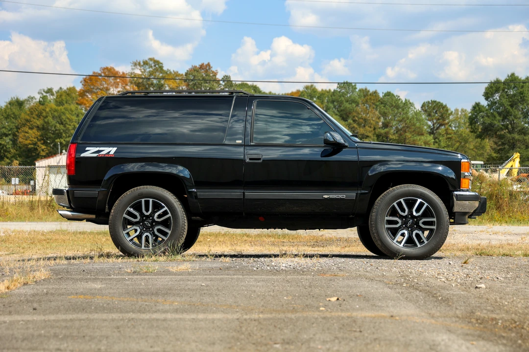 1994 Chevrolet K5 Blazer 3rd Gen - Image 4 of 31