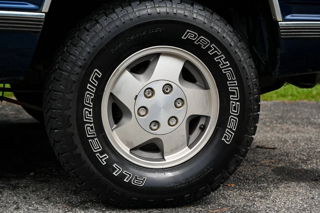 1994 Chevrolet K5 Blazer 3rd Gen - Image 11 of 21