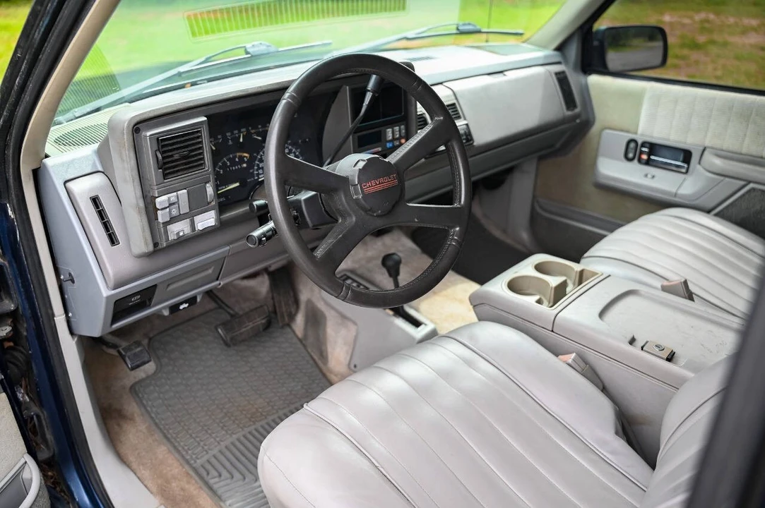 1994 Chevrolet K5 Blazer 3rd Gen - Image 4 of 21