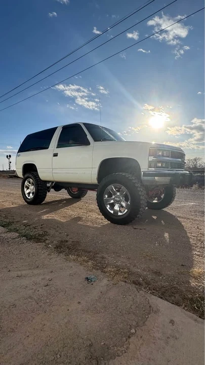 1994 Chevrolet K5 Blazer 3rd Gen - Image 3 of 16