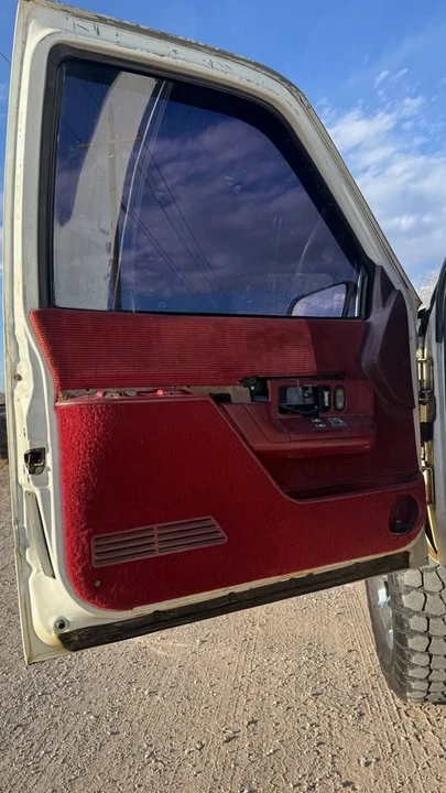 1994 Chevrolet K5 Blazer 3rd Gen - Image 11 of 16