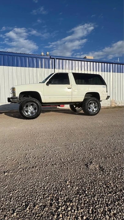 1994 Chevrolet K5 Blazer 3rd Gen - Image 4 of 16