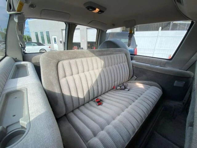 1994 Chevrolet Suburban 8th Gen - Image 17 of 19