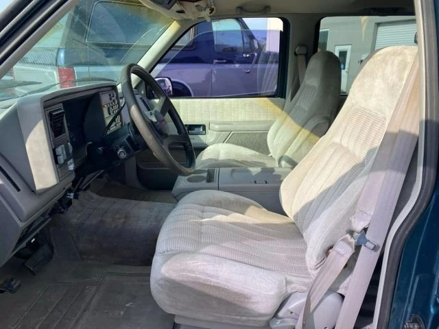 1994 Chevrolet Suburban 8th Gen - Image 16 of 19