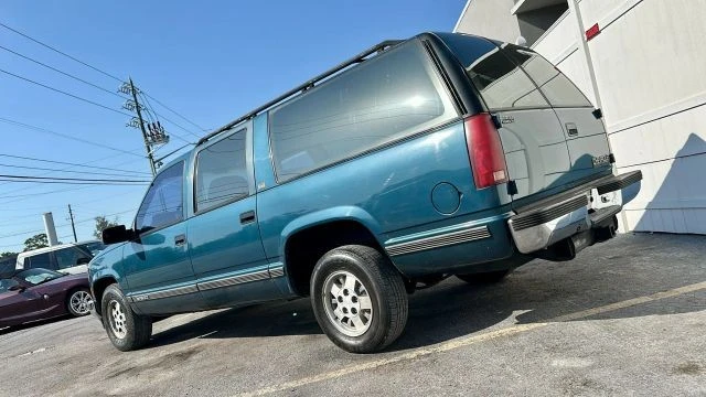 1994 Chevrolet Suburban 8th Gen - Image 3 of 19