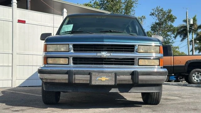 1994 Chevrolet Suburban 8th Gen - Image 6 of 19
