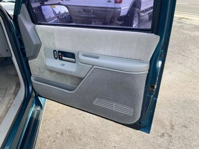 1994 Chevrolet Suburban 8th Gen - Image 13 of 19
