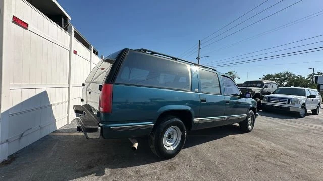1994 Chevrolet Suburban 8th Gen - Image 4 of 19