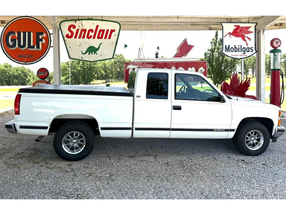 1994 Chevrolet C/K 4th Gen - Image 3 of 31