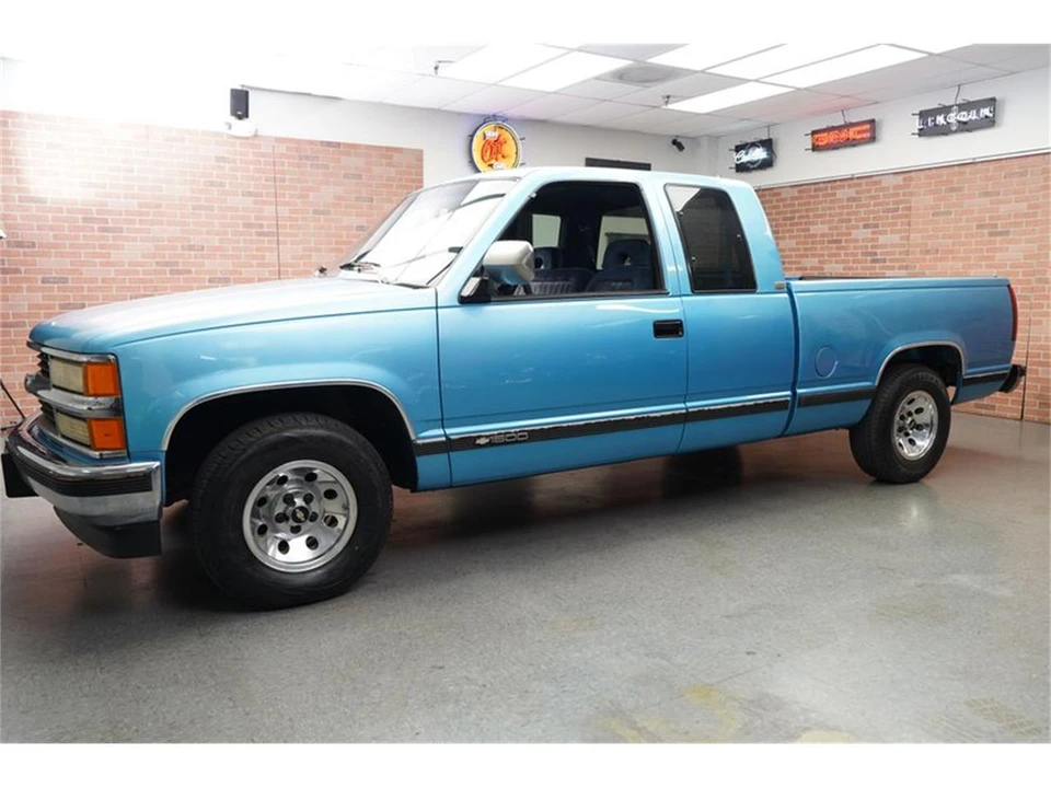1994 Chevrolet C/K 4th Gen - Image 3 of 31