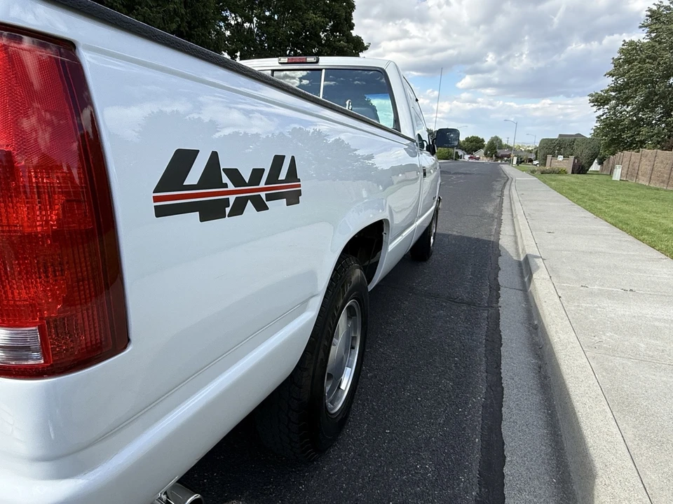 1994 Chevrolet - Image 26 of 31
