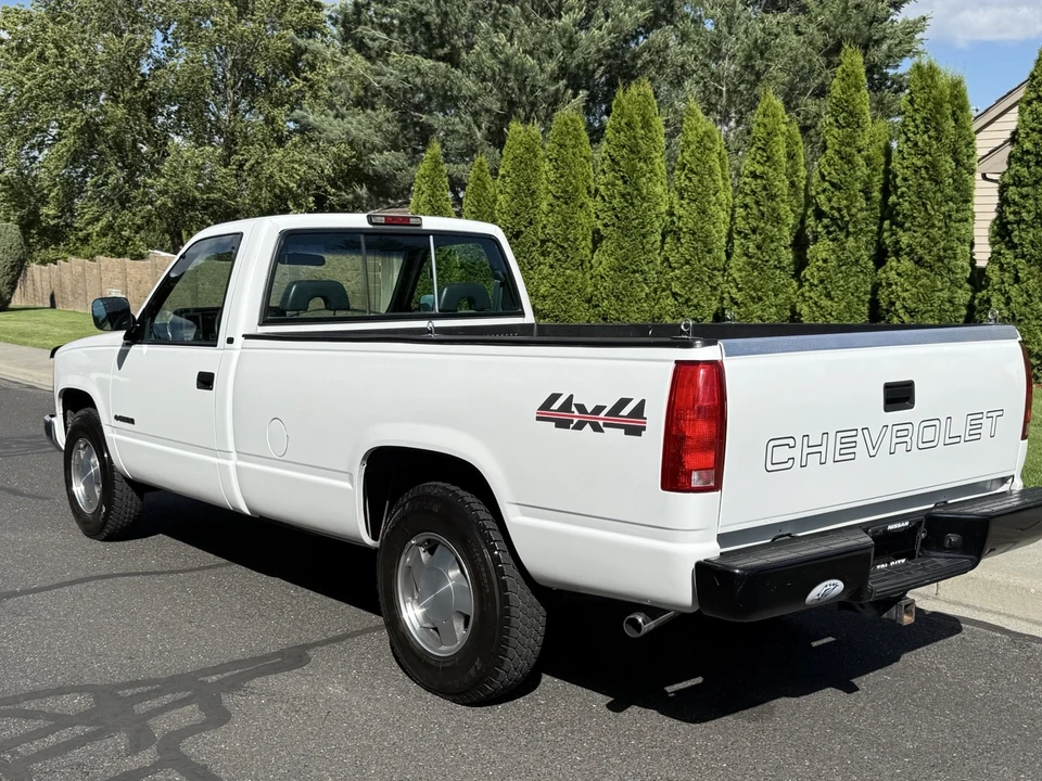1994 Chevrolet - Image 3 of 31