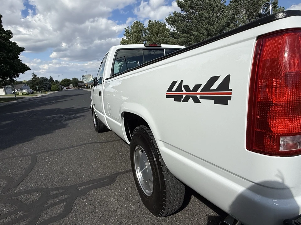 1994 Chevrolet - Image 24 of 31