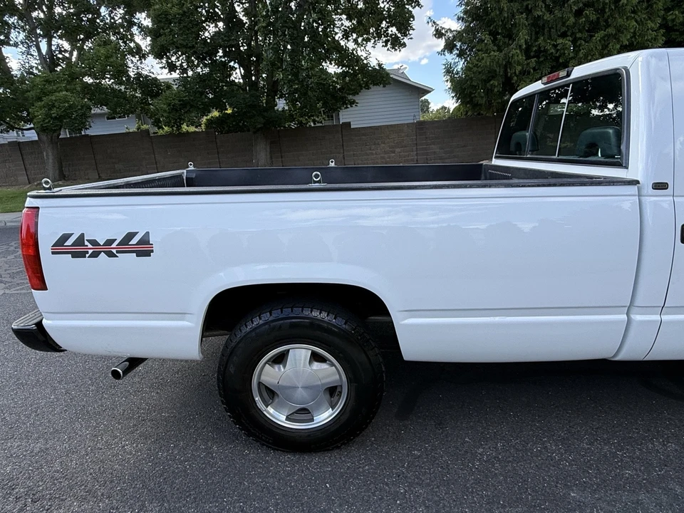 1994 Chevrolet - Image 13 of 31
