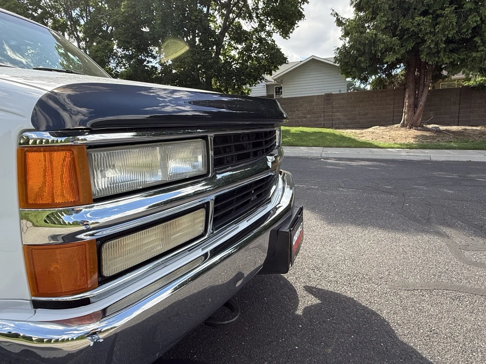 1994 Chevrolet - Image 9 of 31