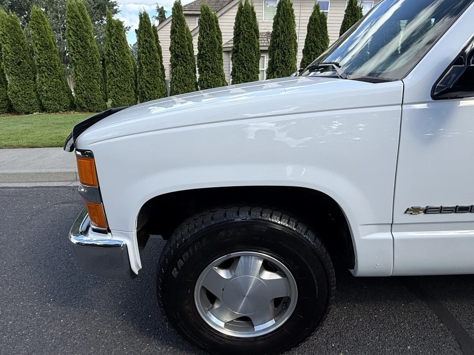 1994 Chevrolet - Image 16 of 31