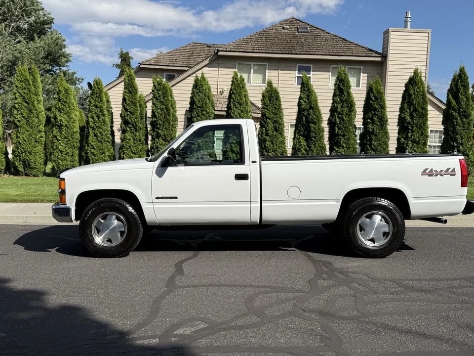 1994 Chevrolet - Image 2 of 31