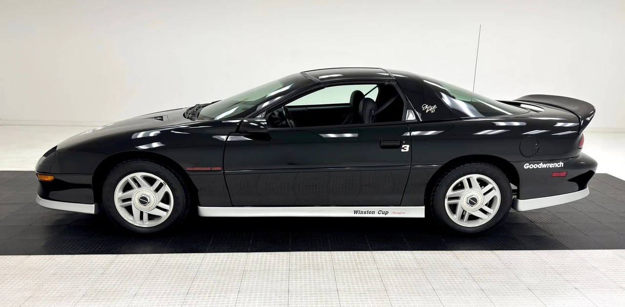 1994 Chevrolet Camaro Z28 4th Gen - Image 2 of 31