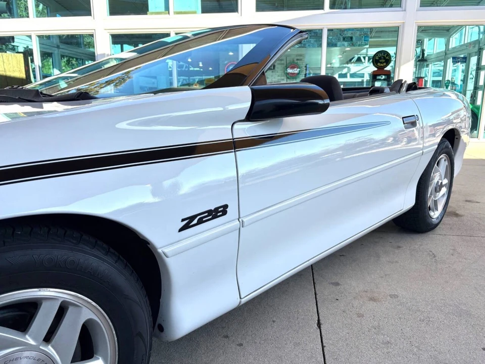 1994 Chevrolet - Image 13 of 31