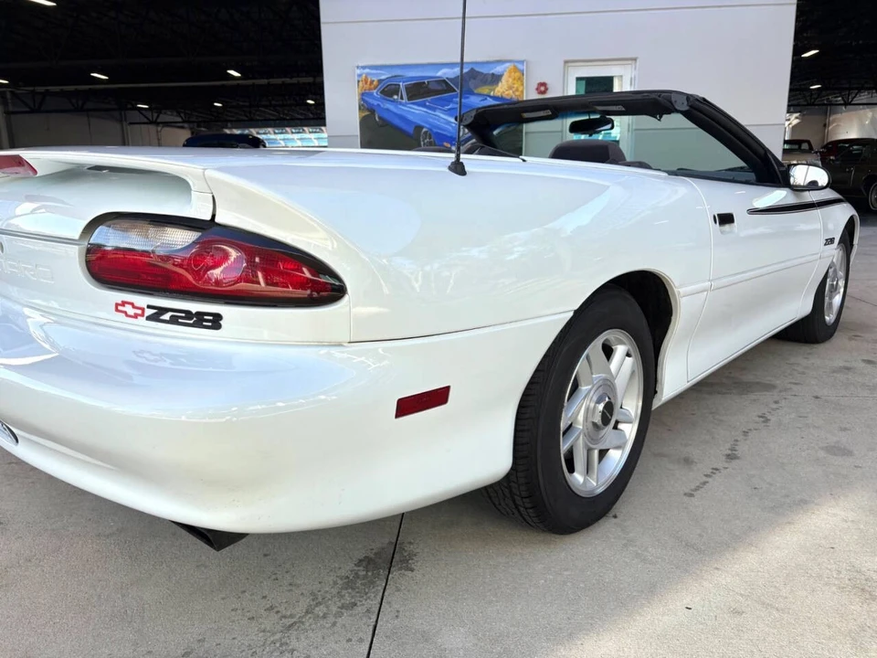 1994 Chevrolet - Image 16 of 31