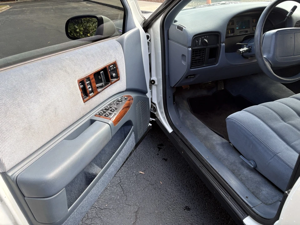 1994 Chevrolet Caprice - Image 10 of 21