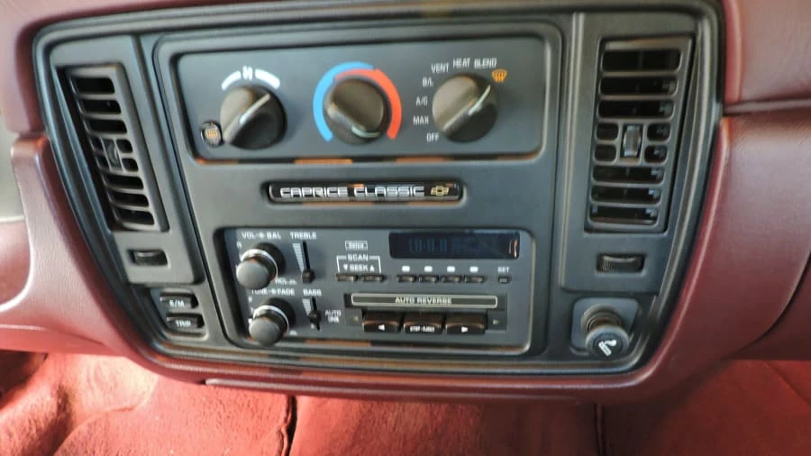 1994 Chevrolet Caprice - Image 5 of 17