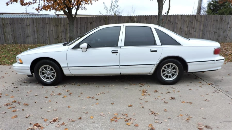 1994 Chevrolet Caprice - Image 2 of 17