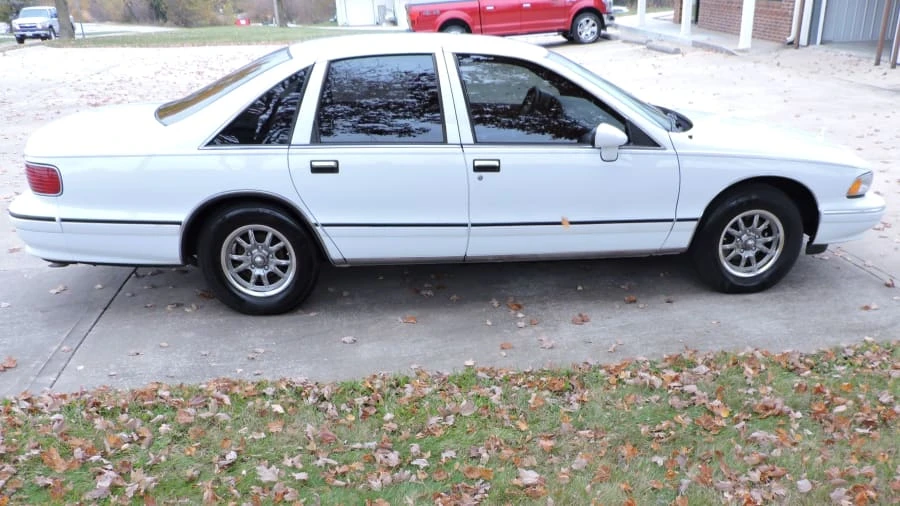 1994 Chevrolet Caprice - Image 16 of 17