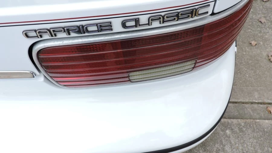 1994 Chevrolet Caprice - Image 10 of 17