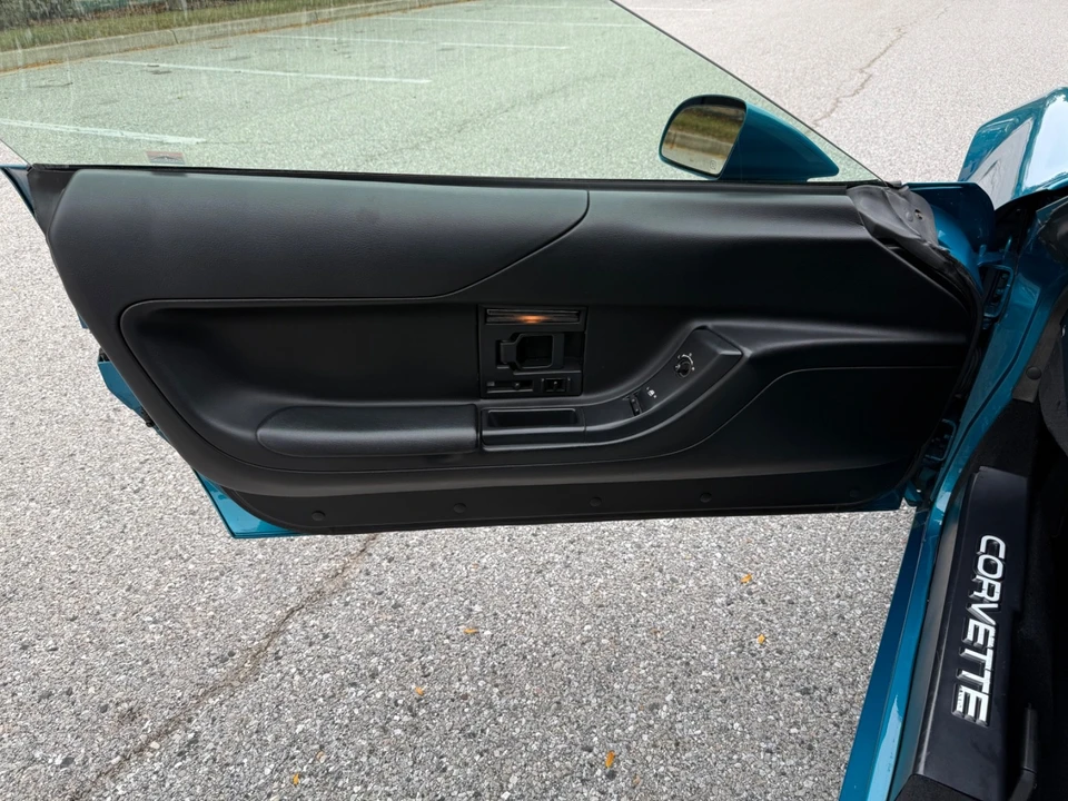 1994 Chevrolet Corvette C4 - Image 24 of 31