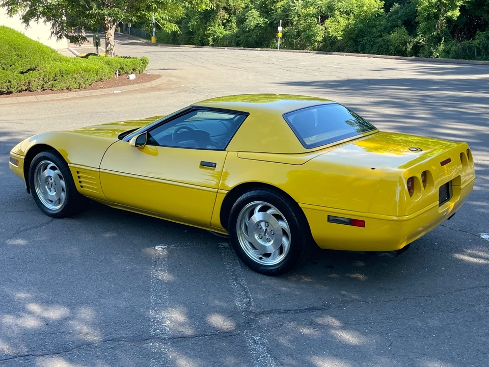 1994 Chevrolet Corvette C4 - Image 2 of 31