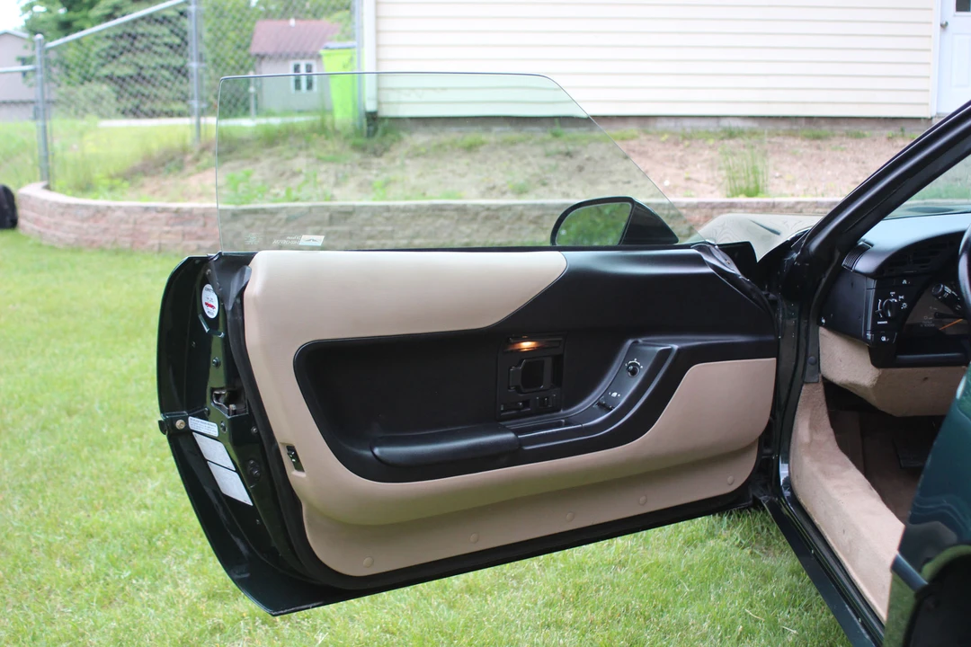 1994 Chevrolet Corvette C4 - Image 24 of 31