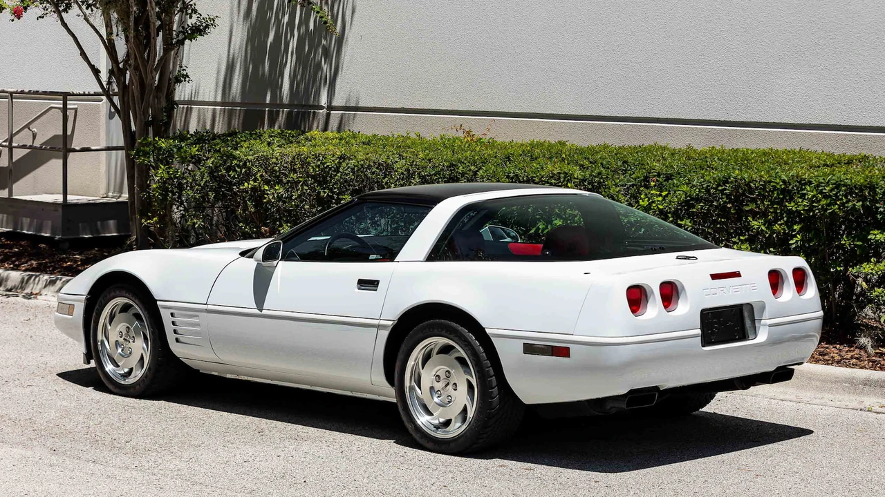 1994 Chevrolet Corvette C4 - Image 2 of 31