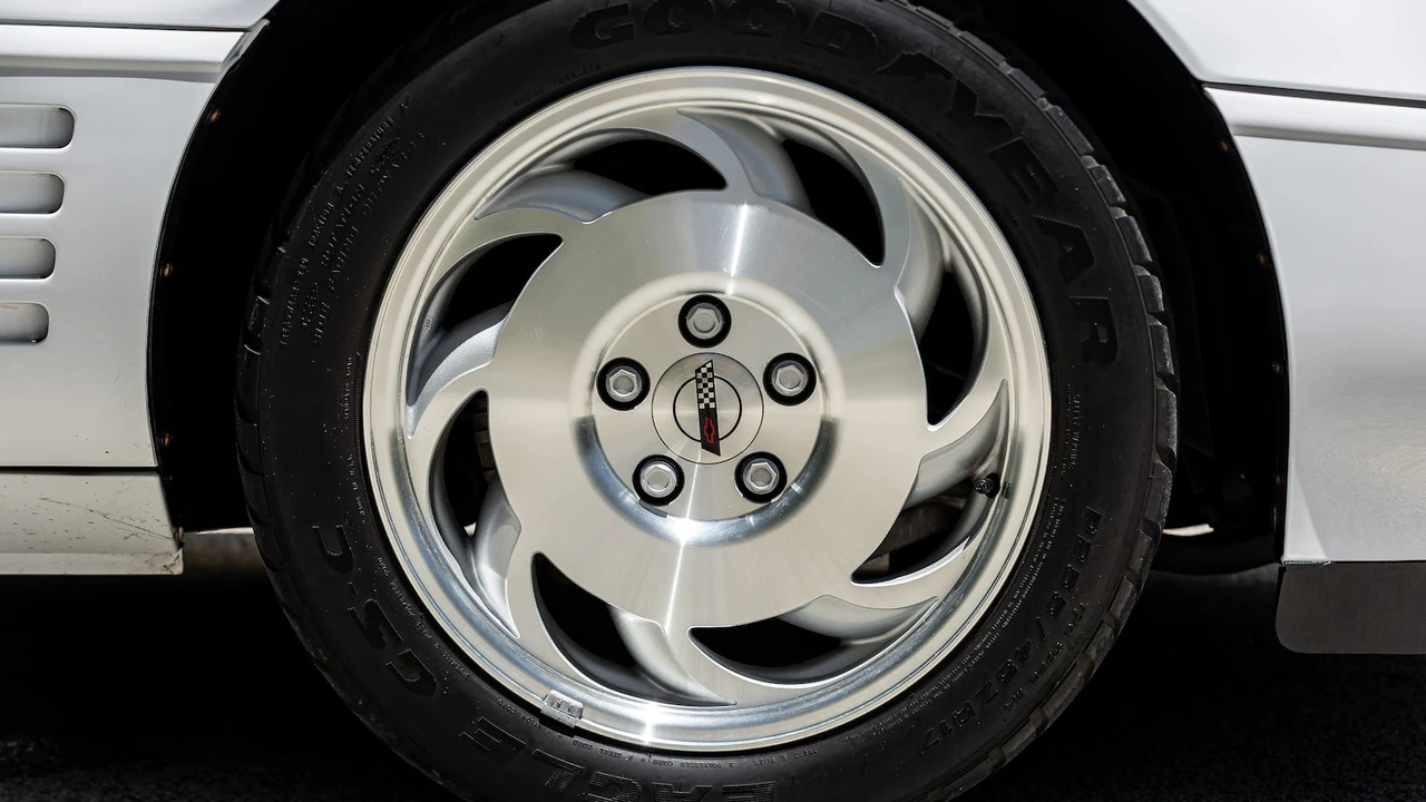 1994 Chevrolet Corvette C4 - Image 12 of 31