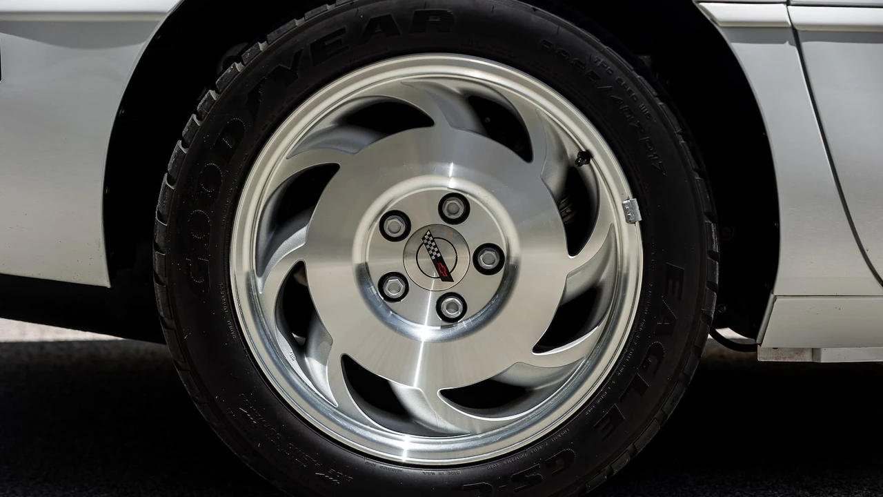 1994 Chevrolet Corvette C4 - Image 13 of 31