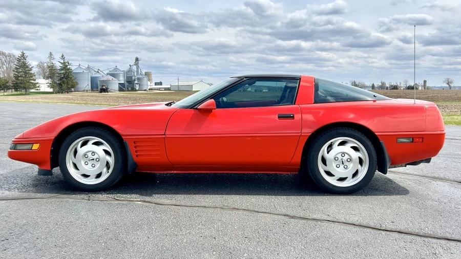 1994 Chevrolet Corvette C4 - Image 2 of 31