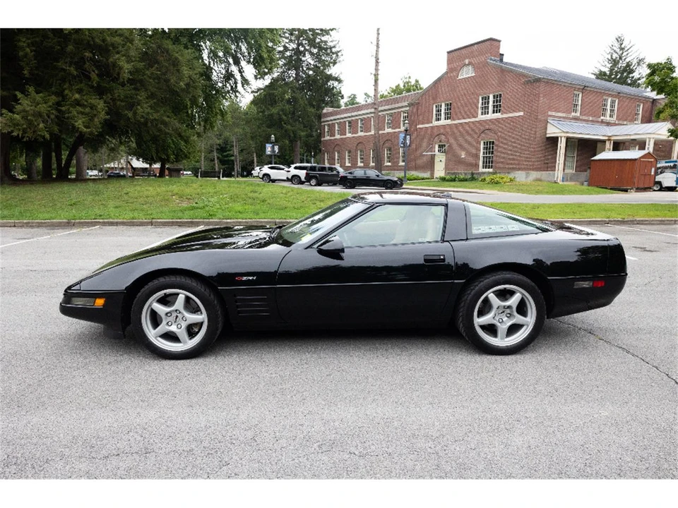 1994 Chevrolet Corvette C4 ZR1 - Image 2 of 31