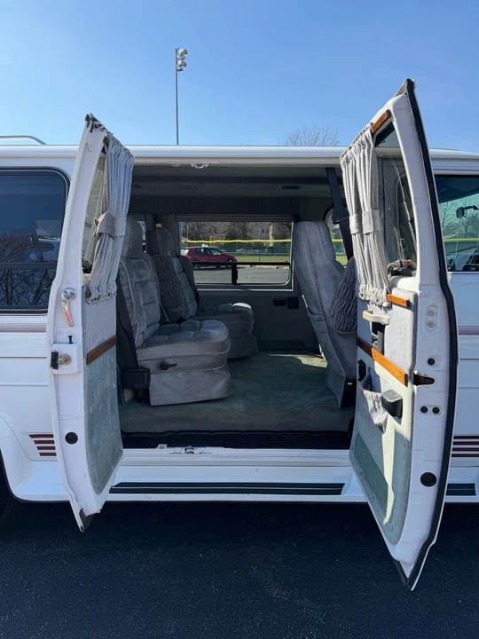 1994 Chevrolet G-Series Van - Image 13 of 31