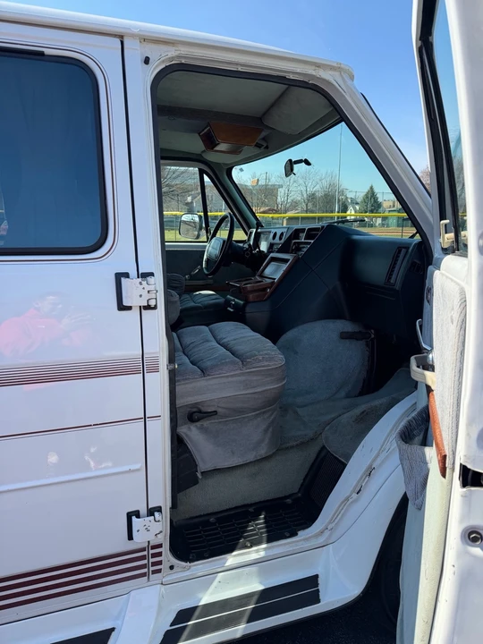 1994 Chevrolet G-Series Van - Image 26 of 31