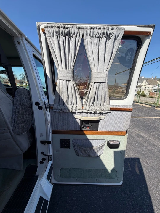1994 Chevrolet G-Series Van - Image 25 of 31