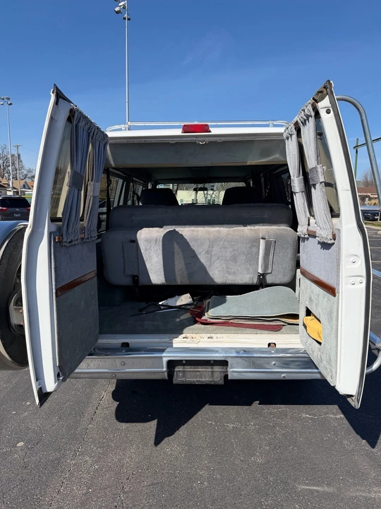 1994 Chevrolet G-Series Van - Image 11 of 31