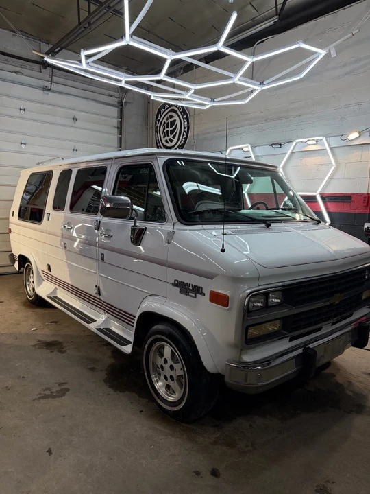 1994 Chevrolet G-Series Van - Image 6 of 31