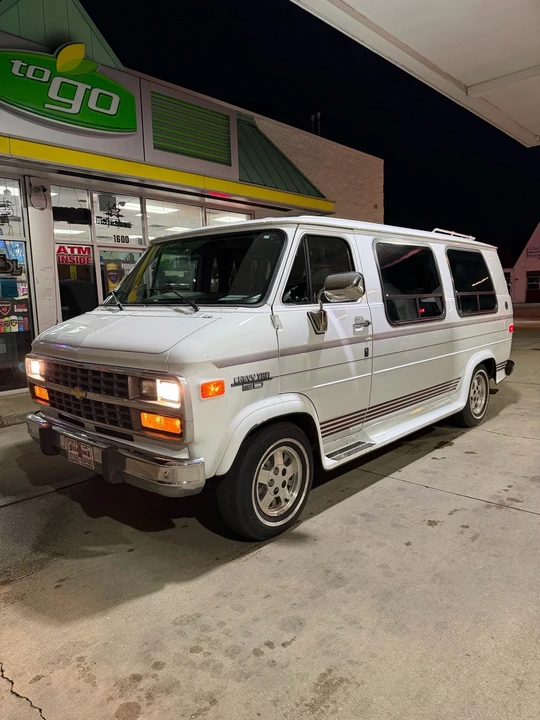 1994 Chevrolet G-Series Van - Image 8 of 31