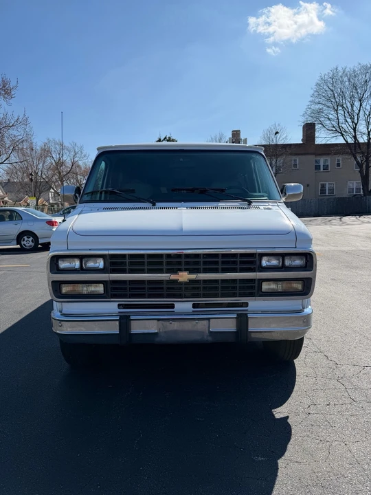 1994 Chevrolet G-Series Van - Image 2 of 31
