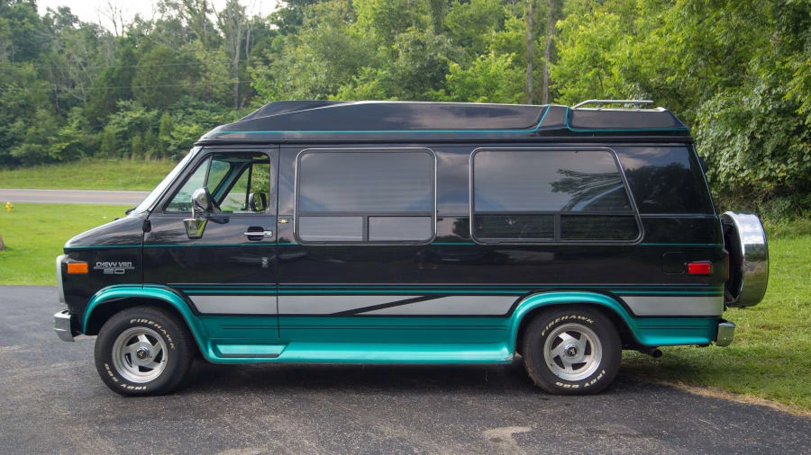 1994 Chevrolet G-Series Van - Image 2 of 12