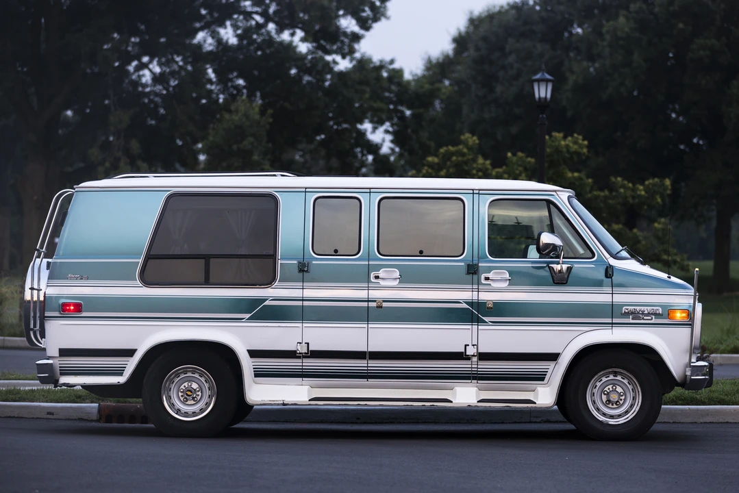 1994 Chevrolet G-Series Van - Image 19 of 31