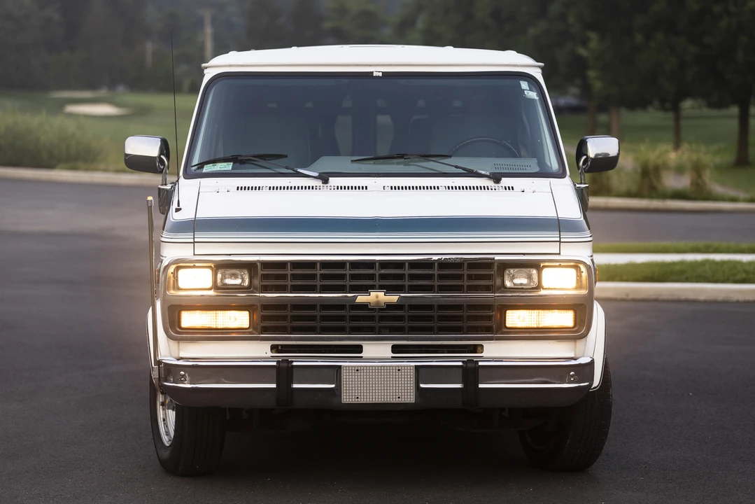 1994 Chevrolet G-Series Van - Image 2 of 31