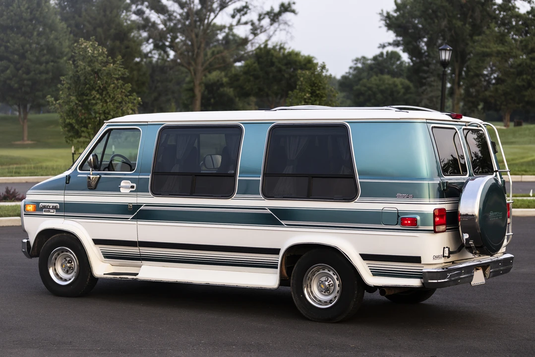 1994 Chevrolet G-Series Van - Image 8 of 31